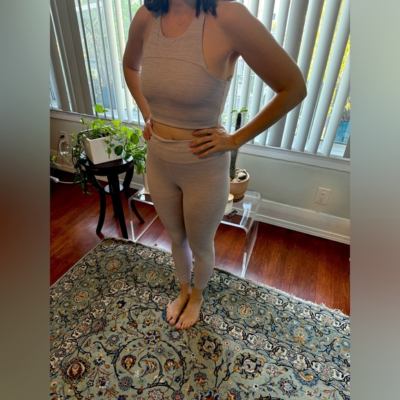 Outdoor Voices Leggings and Sports Bra Set in Light Purple 💜🦄 - Picture 5 of 7